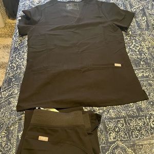 Brand new Size small (top/pants) Figs scrub set.